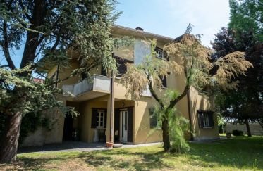 Farm 8 rooms of 257 m² in Medole (46046)