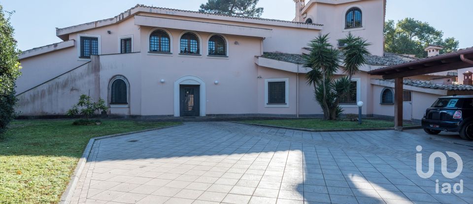 Villa 8 locali di 833 m² in Roma (00124)