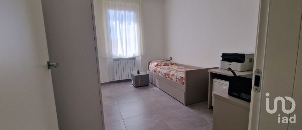 Three-room apartment of 83 m² in Genova (16148)