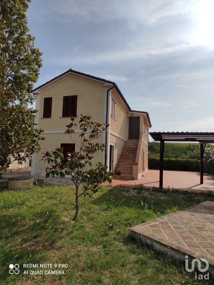 Townhouse 13 rooms of 158 m² in Atri (64032)