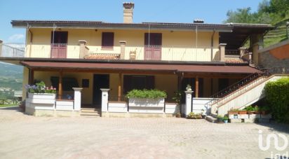 Villa Bifamiliare 15 locali di 259 m² in Tossicia (64049)