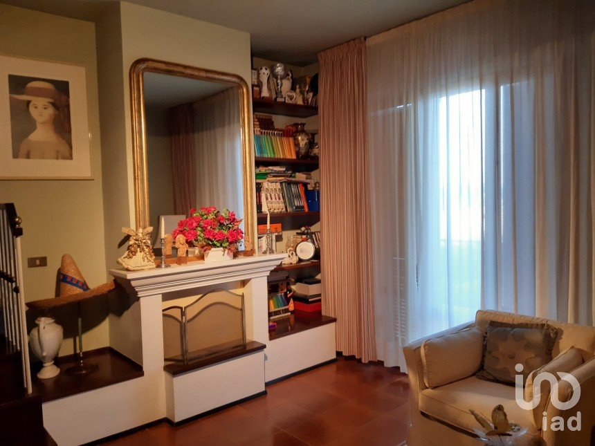 Town house 15 rooms of 650 m² in Ancona (60131)