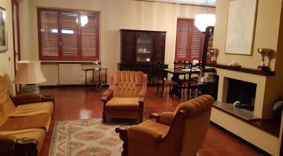 Casa indipendente 15 locali di 650 m² in Ancona (60131)