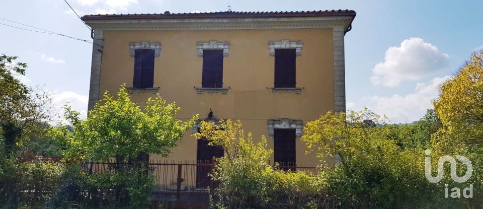 Town house 12 rooms of 330 m² in Fossombrone (61034)