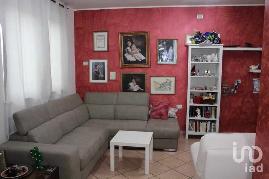 Appartamento 5 locali di 75 m² a Monte Urano (63813)