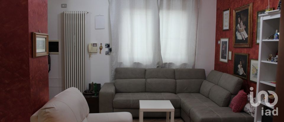 Appartamento 5 locali di 75 m² a Monte Urano (63813)