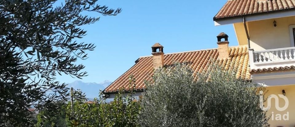 Casa 17 locali di 725 m² in Roseto degli Abruzzi (64026)