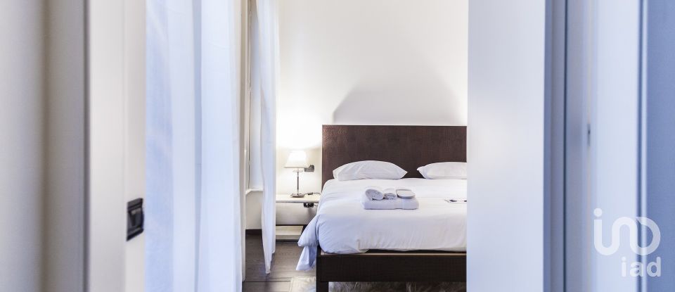 Three-room apartment of 70 sq m in Milano (20122)