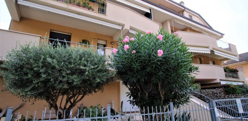 Apartment 7 rooms of 174 sq m in Castelbellino (60030)