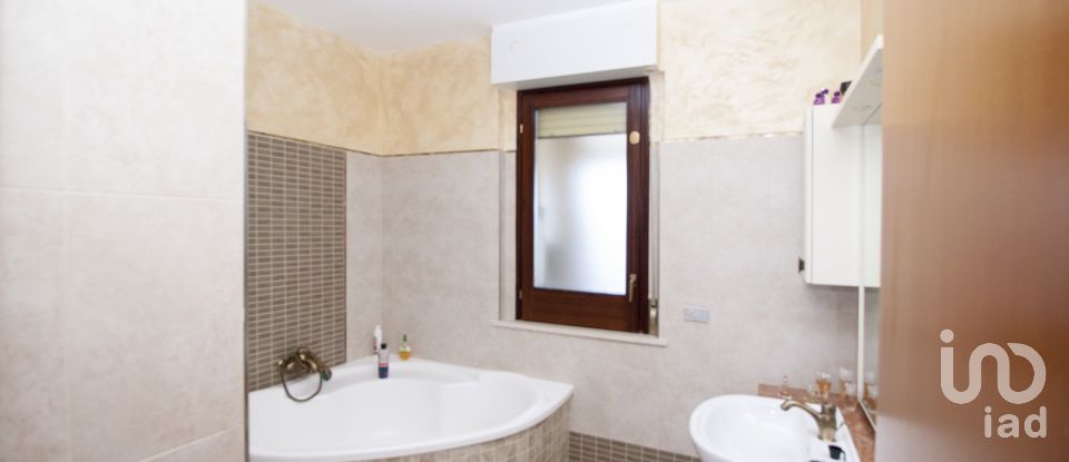 Apartment 8 rooms of 128 sq m in Roseto degli Abruzzi (64026)