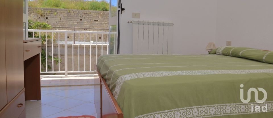 Lodge 31 rooms of 375 m² in Serrara Fontana (80081)