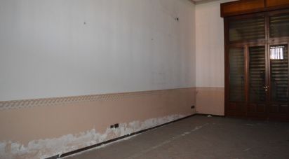 Negozio / locale commerciale di 90 m² in Belpasso (95032)