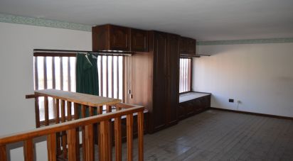 Negozio / locale commerciale di 90 m² in Belpasso (95032)