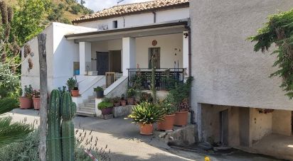 House 13 rooms of 240 m² in Amantea (87032)