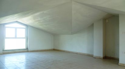 Bilocale di 90 m² a Montefano (62010)