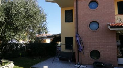 House 14 rooms of 230 m² in Mosciano Sant'Angelo (64023)