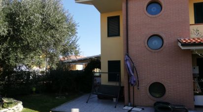 Casa indipendente / Villa 14 locali di 230 m² in Mosciano Sant'Angelo (64023)