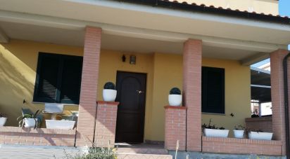 Casa 14 locali di 230 m² in Mosciano Sant'Angelo (64023)