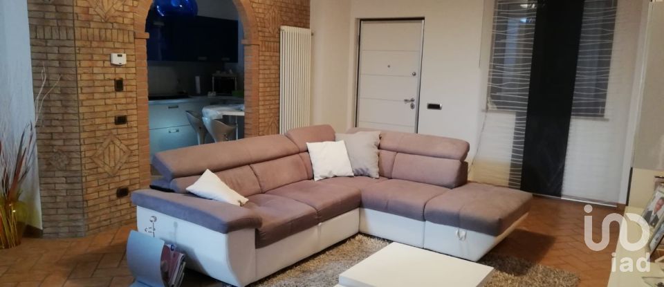 Casa indipendente / Villa 14 locali di 230 m² in Mosciano Sant'Angelo (64023)