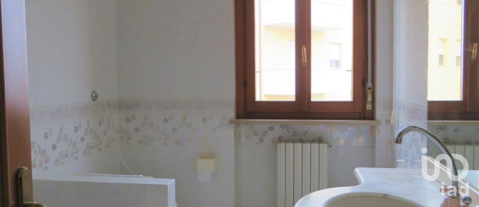 Appartamento 11 locali di 168 m² a Osimo (60027)