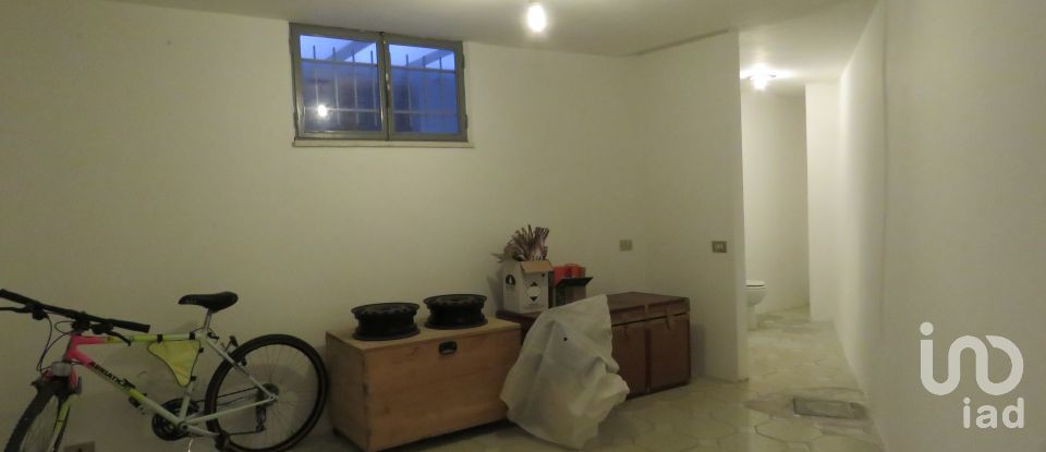 Apartment 11 rooms of 168 m² in Osimo (60027)