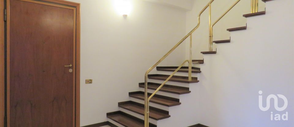 Apartment 11 rooms of 168 sq m in Osimo (60027)