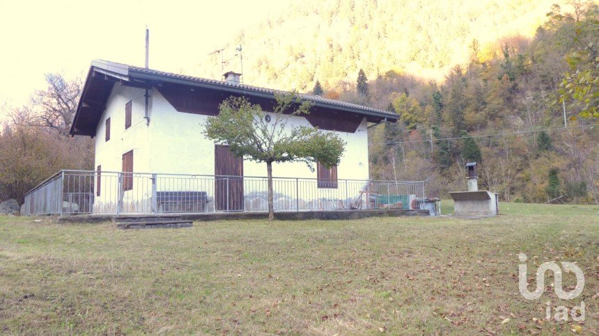 House 4 rooms of 104 m² in Ronco Canavese (10080)