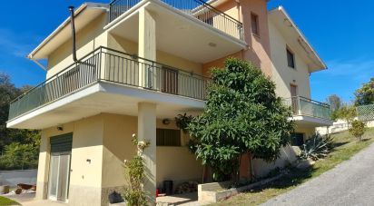 Casa indipendente 8 locali di 298 m² in Pratola Peligna (67035)