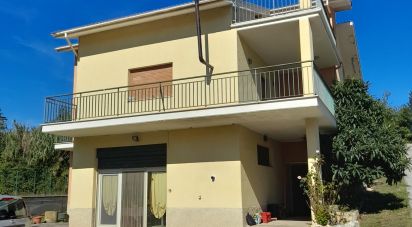 Casa indipendente 8 locali di 298 m² in Pratola Peligna (67035)