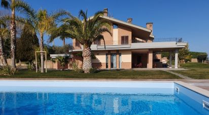 House/villa 25 rooms of 500 sq m in Roseto degli Abruzzi (64026)
