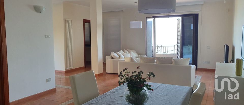 House 25 rooms of 500 m² in Roseto degli Abruzzi (64026)