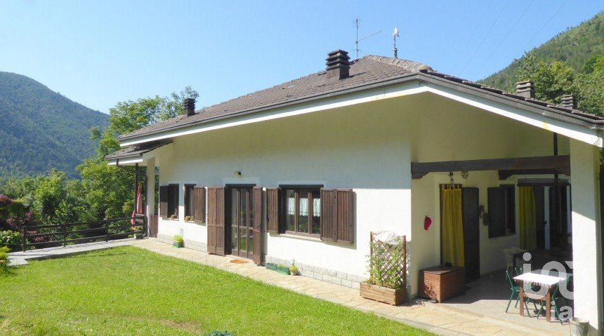 Casa 11 locali di 400 m² in Viù (10070)