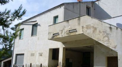 Country house 12 rooms of 300 sq m in Atri (64032)