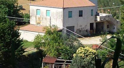 Country house 12 rooms of 300 sq m in Atri (64032)