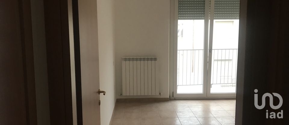 Apartment 6 rooms of 90 sq m in Porto San Giorgio (63822)
