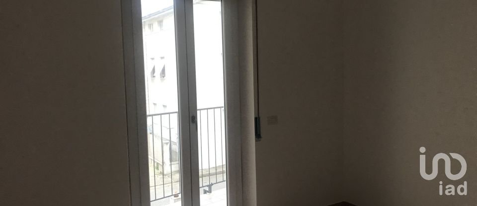 Apartment 6 rooms of 90 m² in Porto San Giorgio (63822)