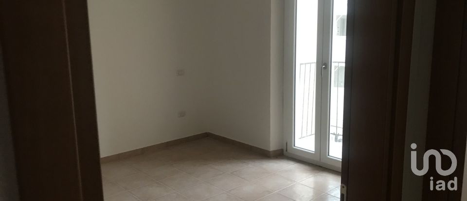 Apartment 6 rooms of 90 m² in Porto San Giorgio (63822)