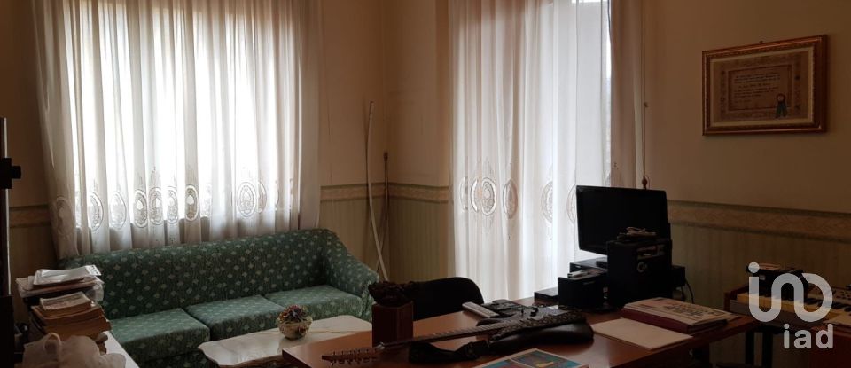 Apartment 7 rooms of 180 m² in Avellino (83100)