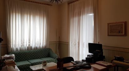 Apartment 7 rooms of 180 sq m in Avellino (83100)
