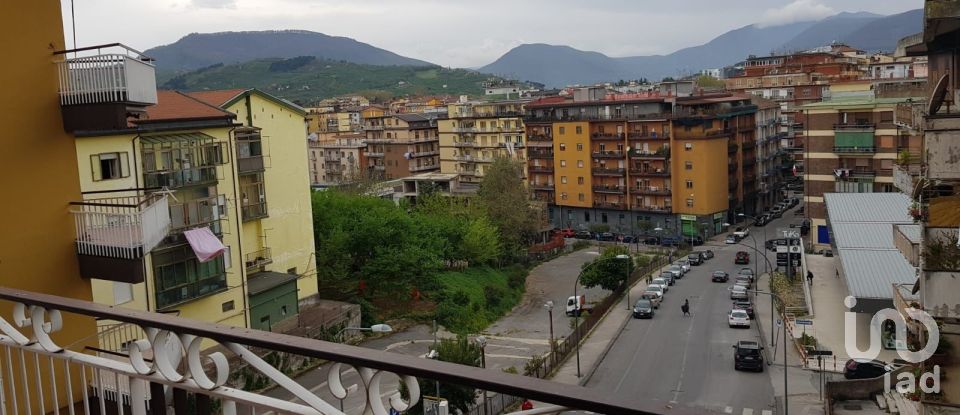 Appartamento 7 locali di 180 m² a Avellino (83100)