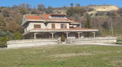 House/villa 20 rooms of 639 sq m in Notaresco (64024)