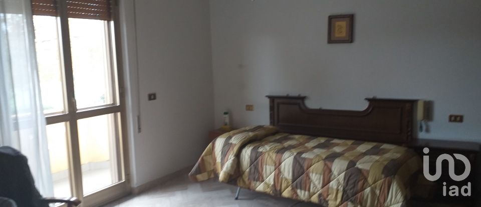 Apartment 8 rooms of 137 sq m in Notaresco (64024)
