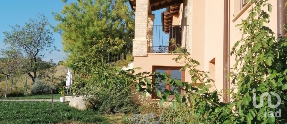 Casa indipendente / Villa 10 locali di 437 m² in Pineto (64025)
