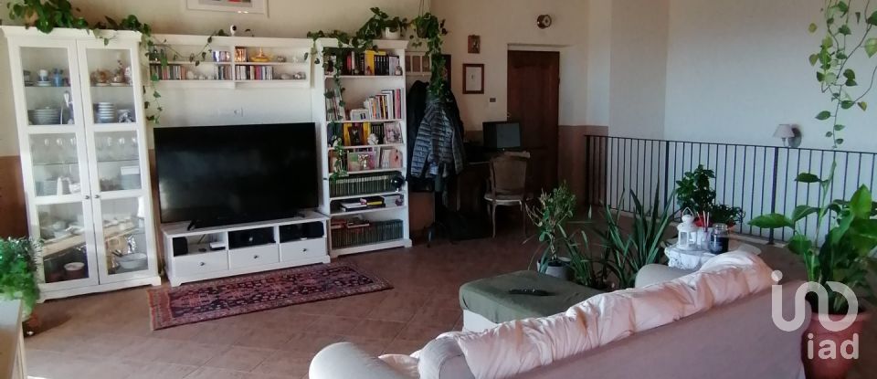 Casa indipendente / Villa 10 locali di 437 m² in Pineto (64025)