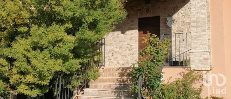 Casa indipendente / Villa 10 locali di 437 m² in Pineto (64025)