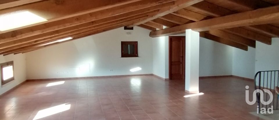Casa 10 locali di 437 m² in Pineto (64025)