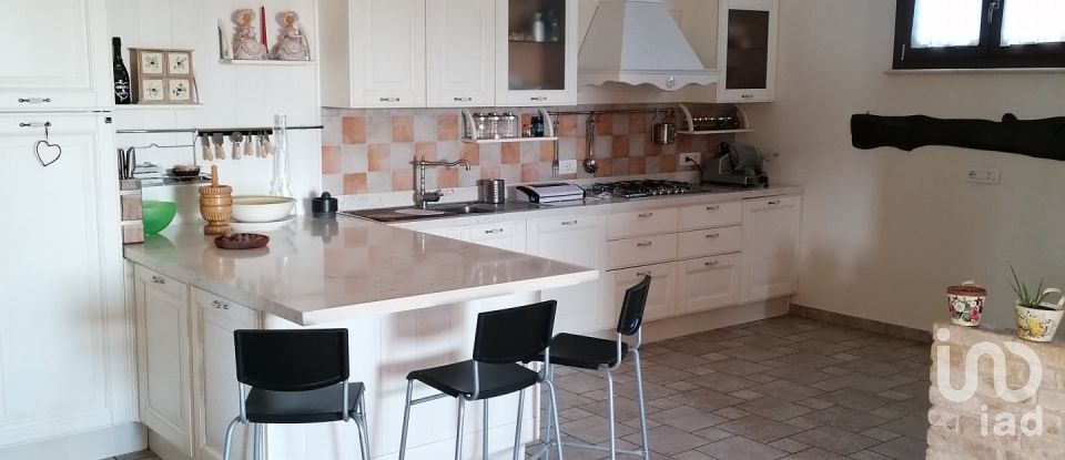 Casa indipendente / Villa 10 locali di 437 m² in Pineto (64025)