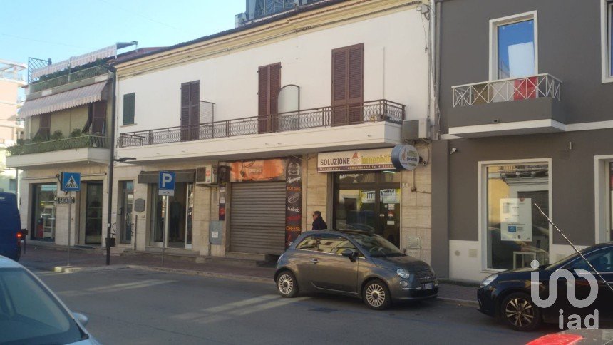 Shop / premises commercial of 100 m² in Chieti (66100)
