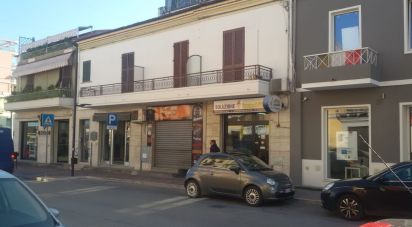 Negozio / locale commerciale di 100 m² in Chieti (66100)