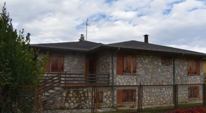 Casa indipendente 17 locali di 280 m² in L'Aquila (67100)